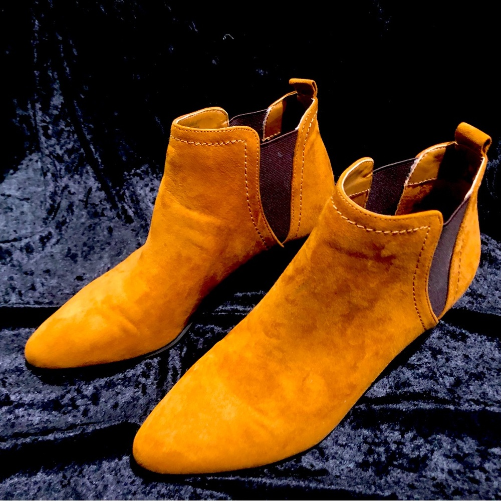 NIB UNISA Camel ankle bootie, Suede manmade material, Sz 8.5